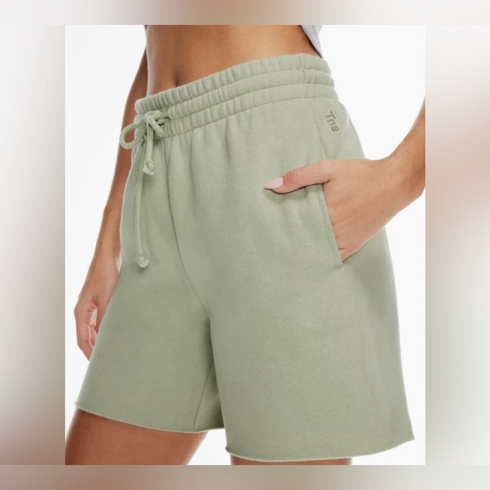 Artizia TNA Cozy fleece Boyfriends Shorts and 3 more shorts - Picture 2 of 4
